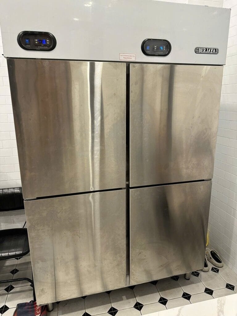 z7037353283479 28ae91eda418cb062bd3980fb8819740 with metadata