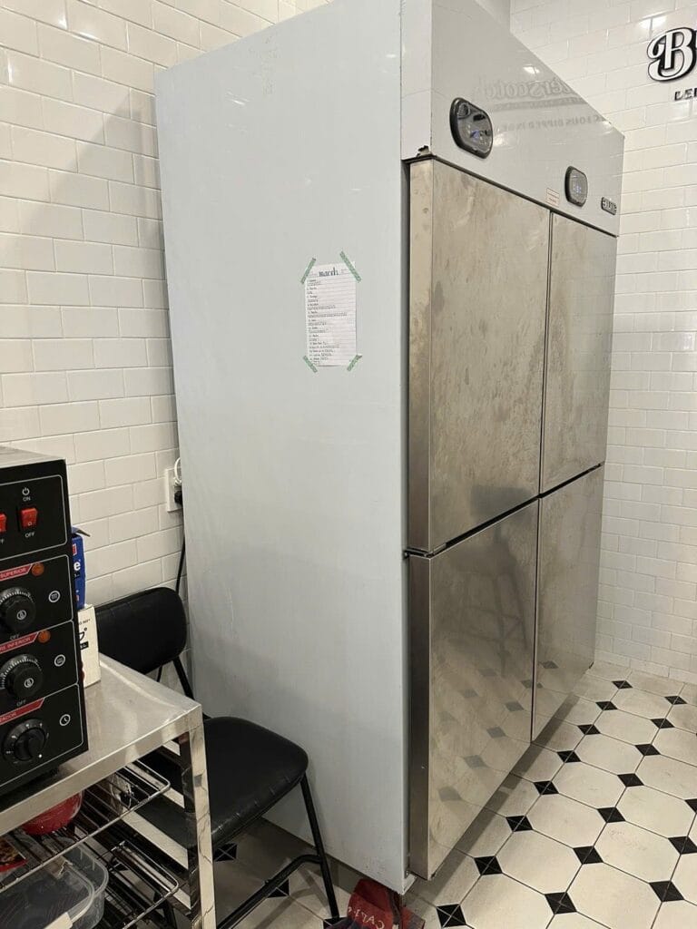 z7037353485012 1c32e2d87e4fdda9132db8bd90044b29 with metadata