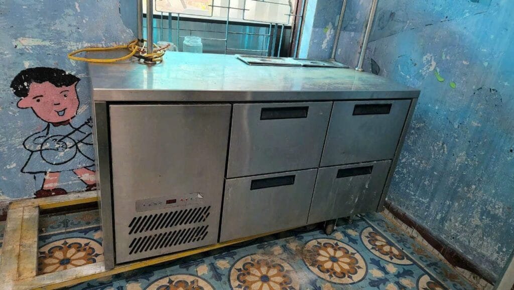 z7037355148259 31fe015764e6bac2e5593fe1fd13709d with metadata